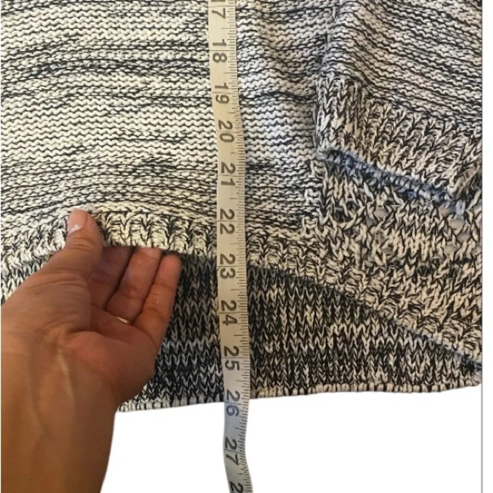 Francesca’s Women's Knit crochet V-Neck Sweater Black White size Medium NWOT - Picture 5 of 10